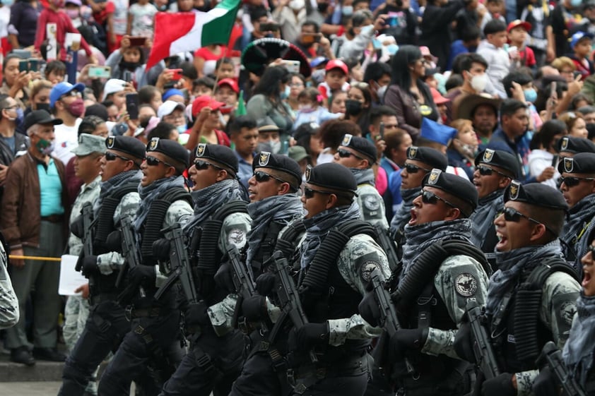 Con llamado a la paz mundial, AMLO encabeza desfile cívico militar por la Independencia de México