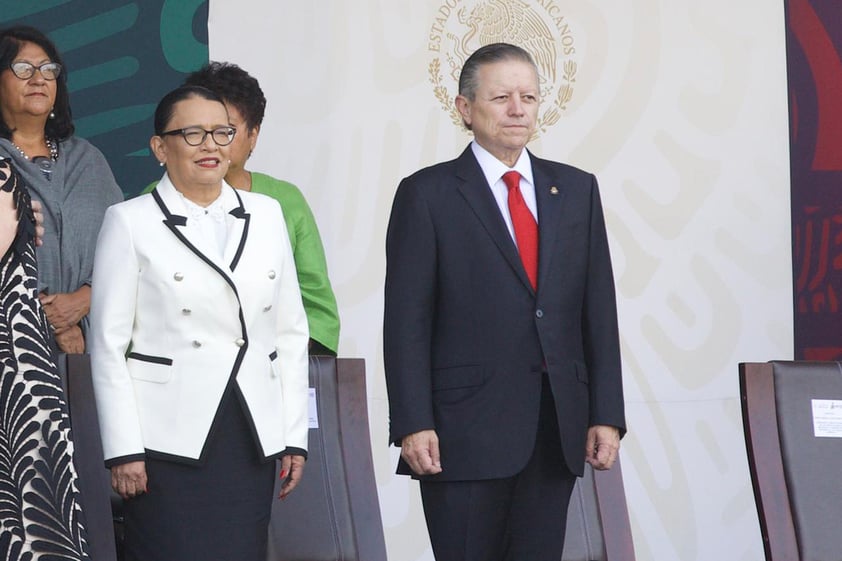 Con llamado a la paz mundial, AMLO encabeza desfile cívico militar por la Independencia de México