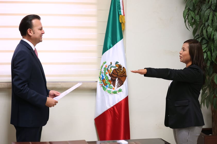 Rinden protesta 23 nuevos funcionarios del Gobierno de Durango, destaca la presencia de una lagunera