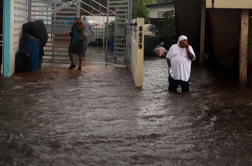 Se queda Puerto Rico sin agua ni luz por huracán 'Fiona'