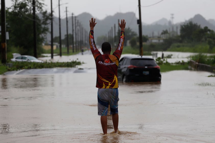 Se queda Puerto Rico sin agua ni luz por huracán 'Fiona'