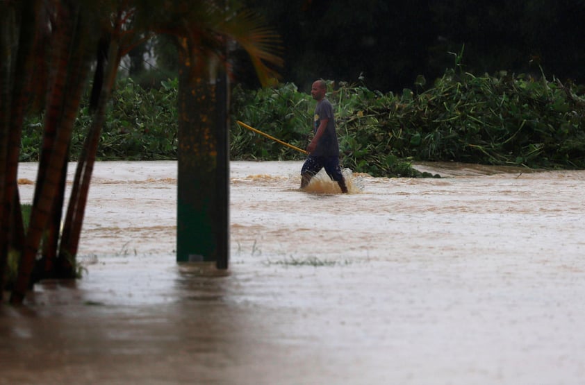 Se queda Puerto Rico sin agua ni luz por huracán 'Fiona'