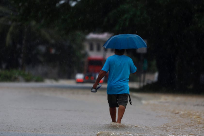 Se queda Puerto Rico sin agua ni luz por huracán 'Fiona'