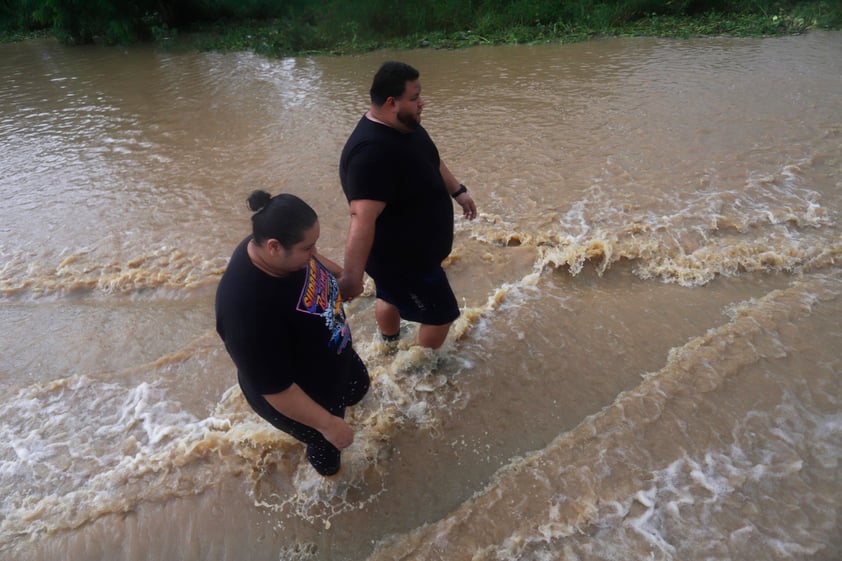 Se queda Puerto Rico sin agua ni luz por huracán 'Fiona'