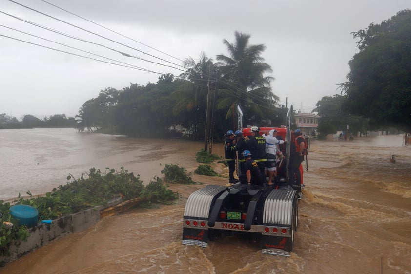 Se queda Puerto Rico sin agua ni luz por huracán 'Fiona'