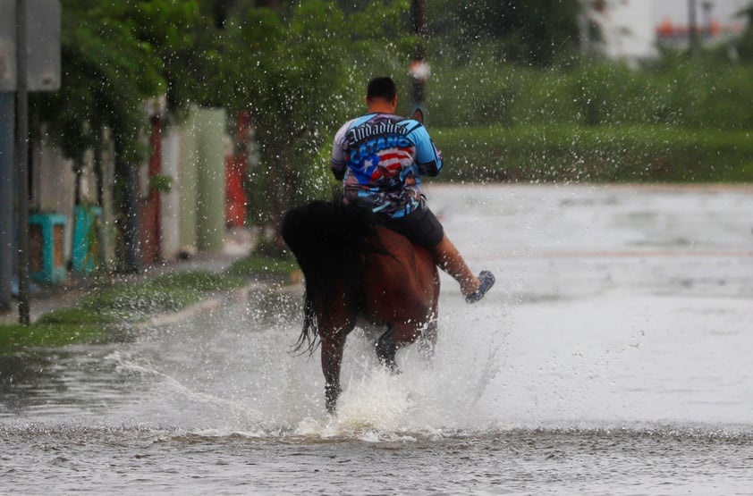 Se queda Puerto Rico sin agua ni luz por huracán 'Fiona'