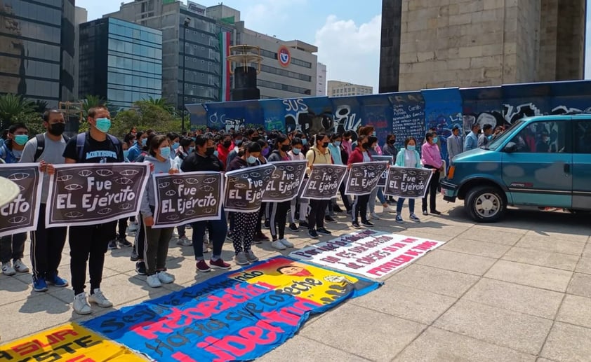 EUM20220924SOC06.JPG
CIUDAD DE MÉXICO. Protest/Protesta-Normalistas.- 24 de septiembre de 2022. Padres y madres de los 43 normalistas desaparecidos de Ayotzinapa continuaron este sábado con su jornada de lucha para exigir justicia. Foto: Agencia EL UNIVERSAL/Manuel Espino/EELG