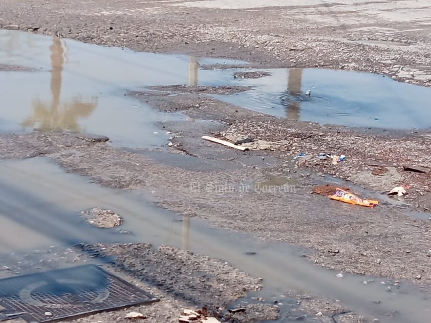 ¿Cuántas Veces? El problema de brotes de aguas negras ha sido continuamente denunciado formalmente al Simas, pero cada vez que los vecinos llaman, la operadora dice que no lo tenían reportado.