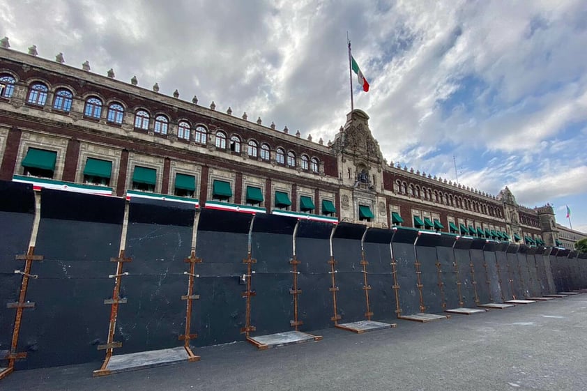 Marchan en CDMX a 8 años del caso Ayotzinapa