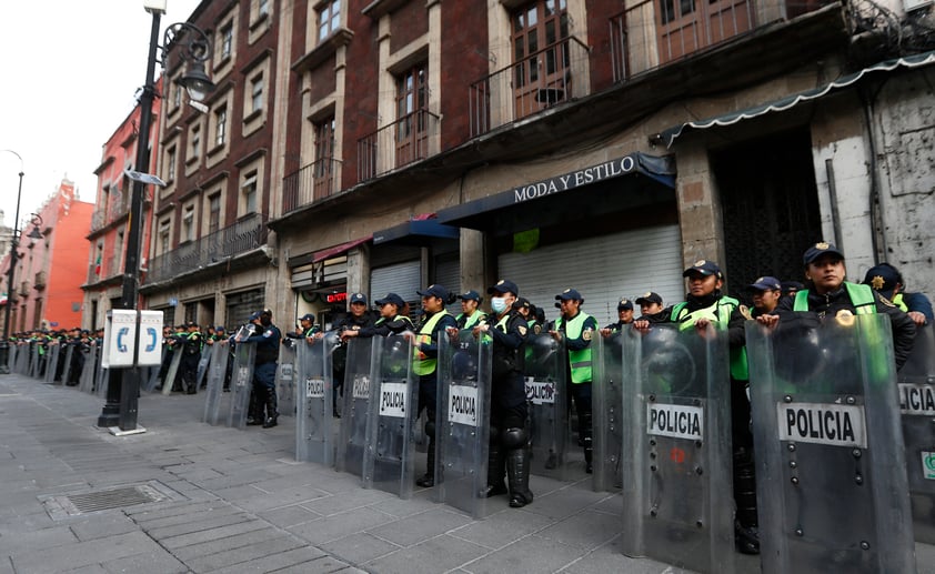 Marchan en CDMX a 8 años del caso Ayotzinapa