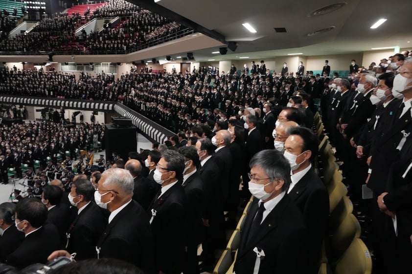 Divide funeral de Shinzo Abe a Japón