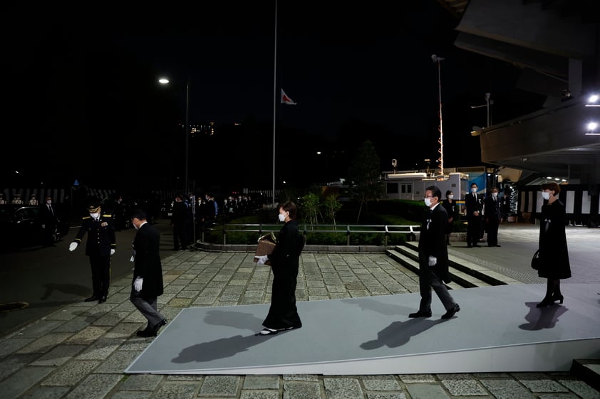 Divide funeral de Shinzo Abe a Japón