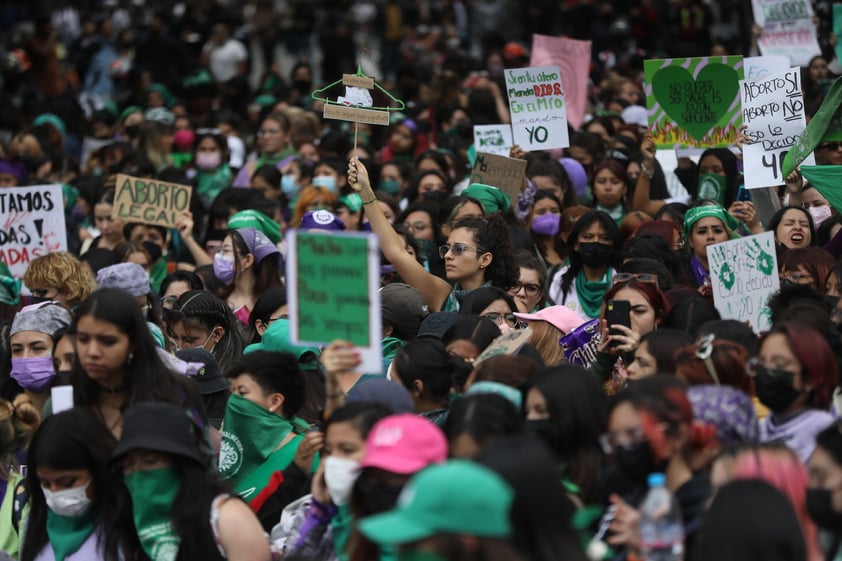 Con marcha, cientos piden legalizar aborto en México