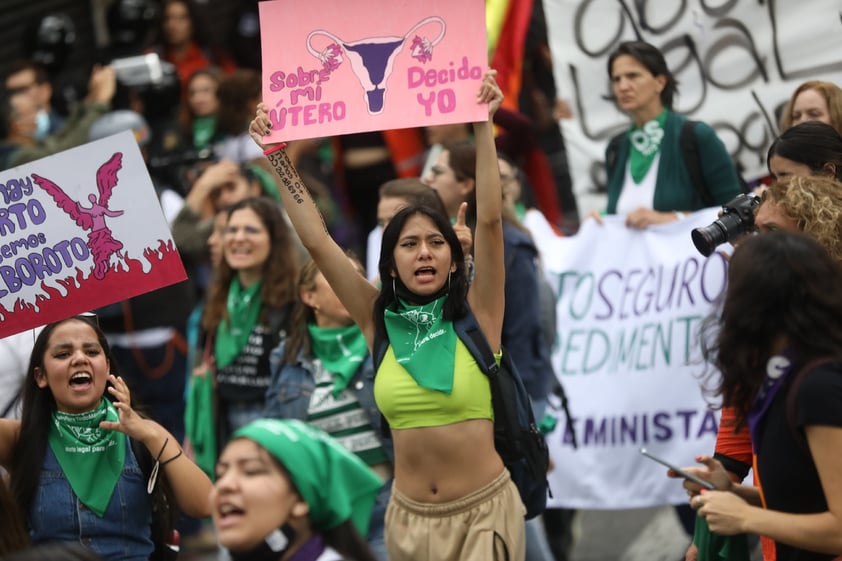 Con marcha, cientos piden legalizar aborto en México