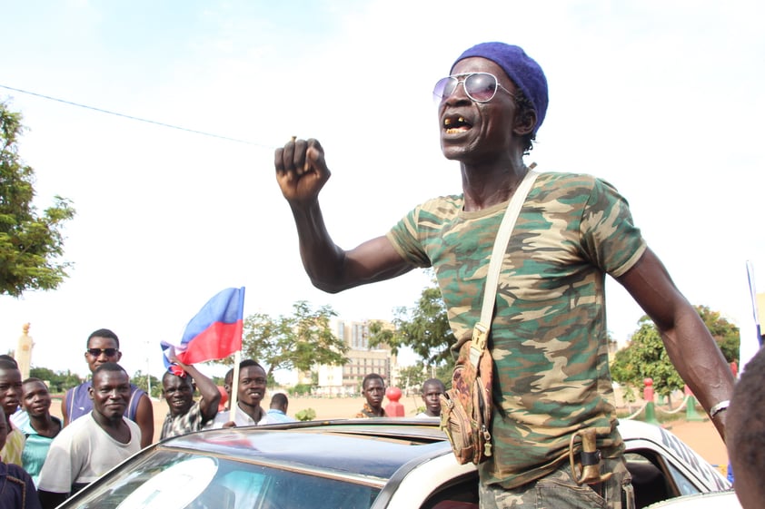 Soldados dan golpe de Estado contra líder de junta militar en Burkina Faso