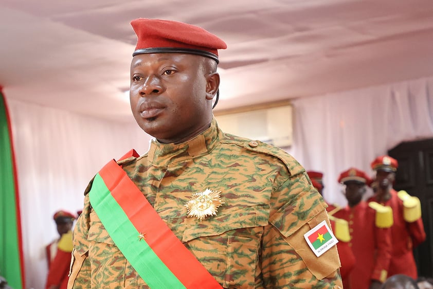 Soldados dan golpe de Estado contra líder de junta militar en Burkina Faso