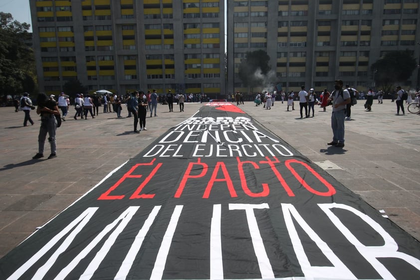 Conmemoran el 2 de octubre con marcha en Ciudad de México