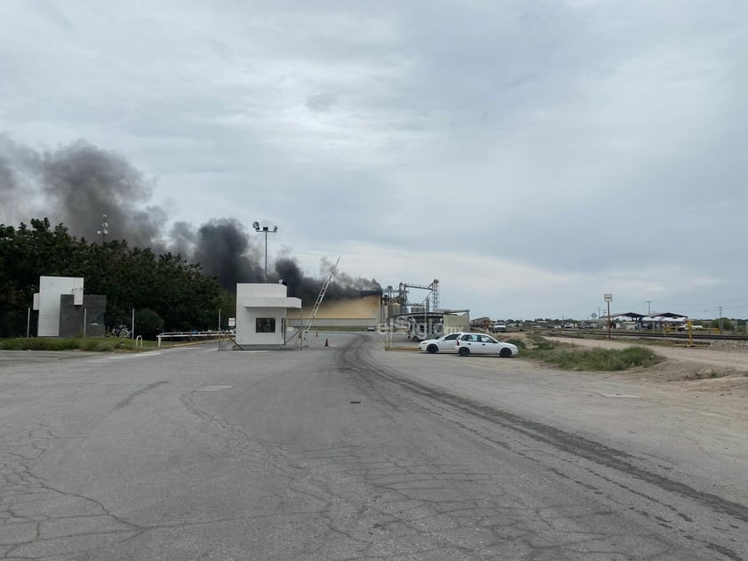 Registran incendio en empresa almacenadora de granos en Gómez Palacio