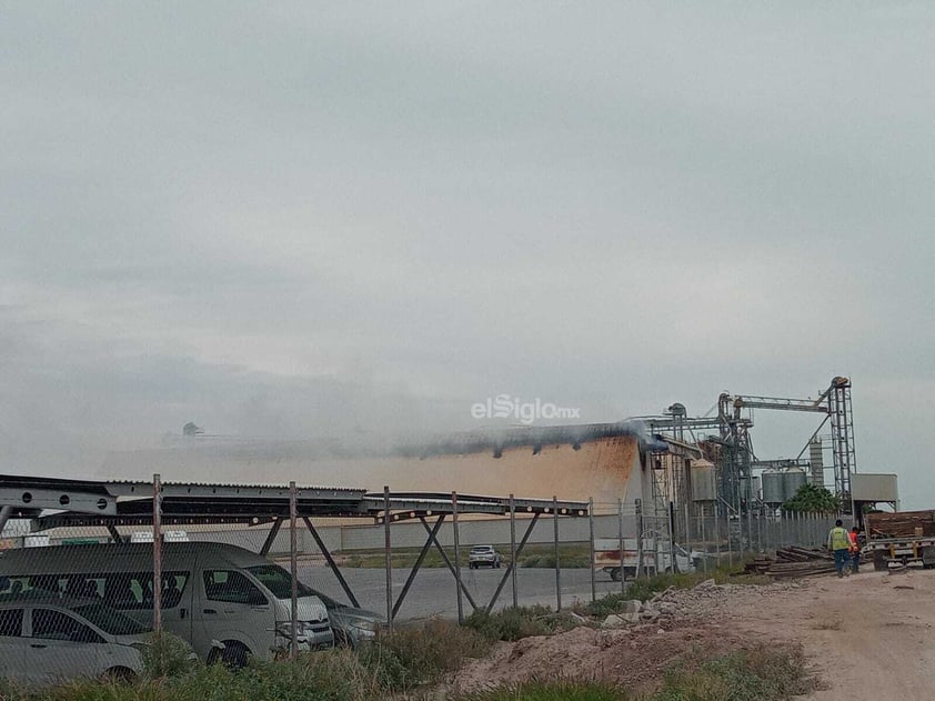 Registran incendio en empresa almacenadora de granos en Gómez Palacio