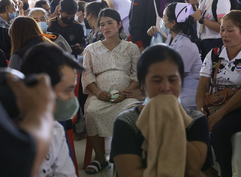 Tailandia llora a las víctimas de balacera en guardería que dejó 36 muertos