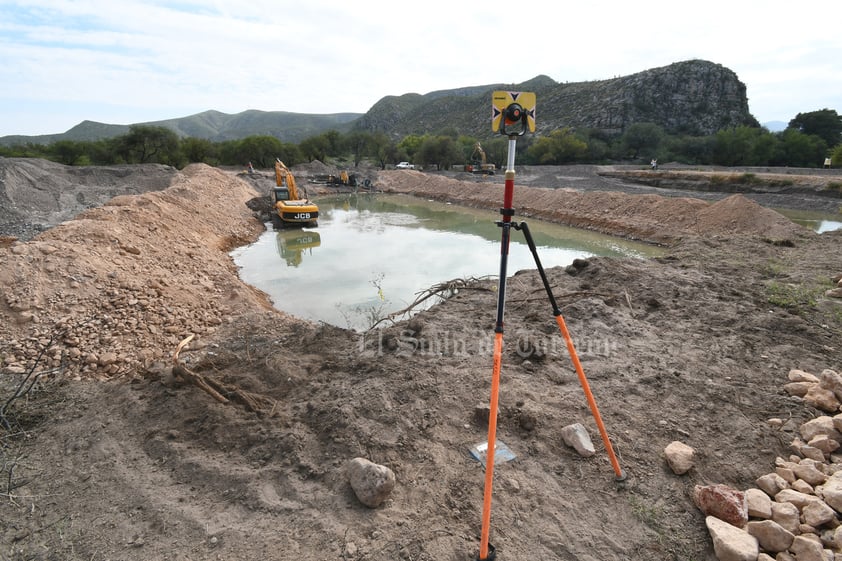 Trabajo por hacer. Hay lagunas que deben resecarse y esa es la parte que más se ha tardado. Luego habrán de construir una plancha y canal de captación.