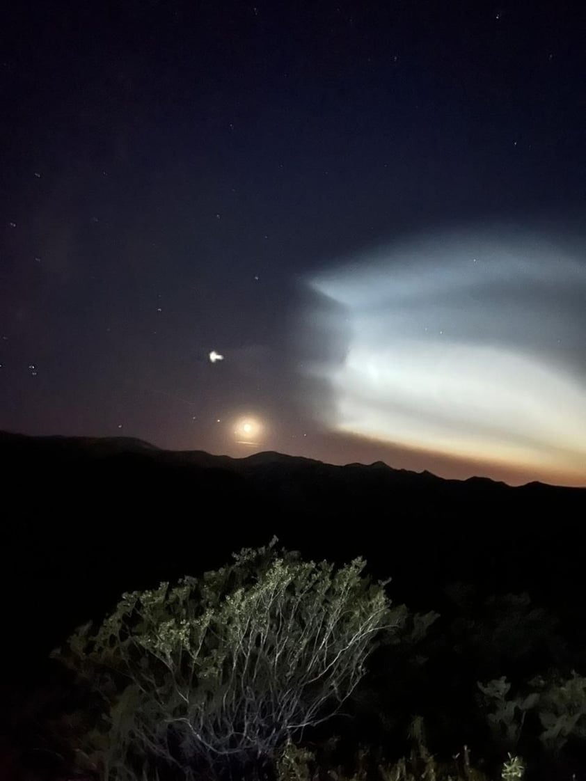 Captan estela de luz sobrevolando el cielo de La Laguna