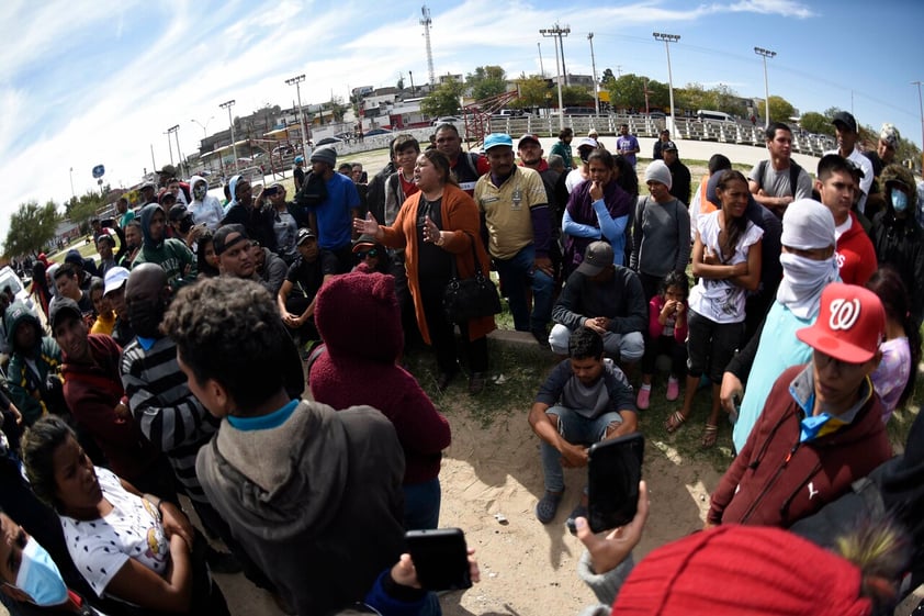 Patrulla Fronteriza dispersa protesta de migrantes venezolanos en frontera de Ciudad Juárez