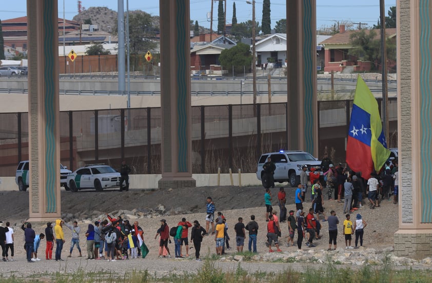 Patrulla Fronteriza dispersa protesta de migrantes venezolanos en frontera de Ciudad Juárez