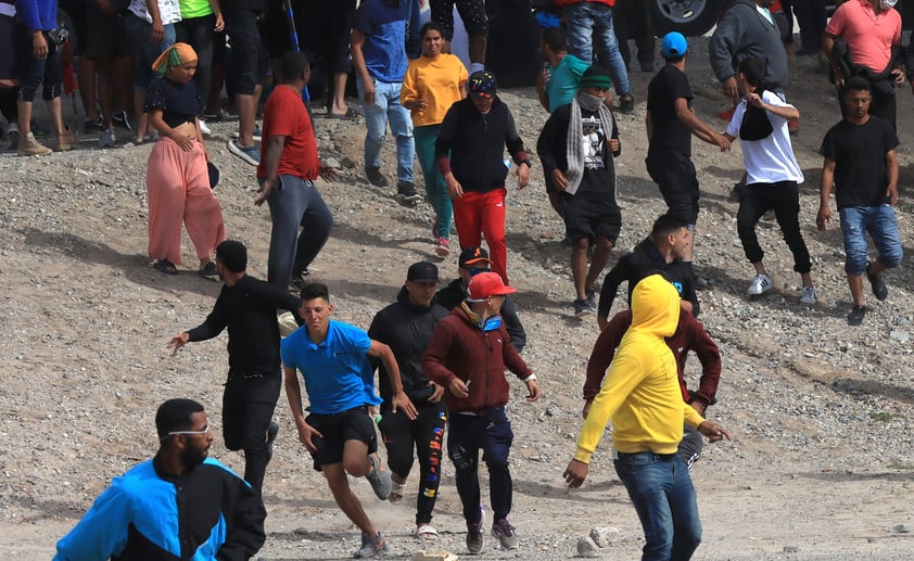 Patrulla Fronteriza dispersa protesta de migrantes venezolanos en frontera de Ciudad Juárez