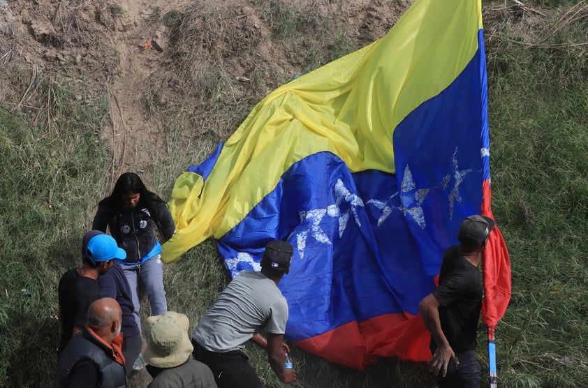 Patrulla Fronteriza dispersa protesta de migrantes venezolanos en frontera de Ciudad Juárez