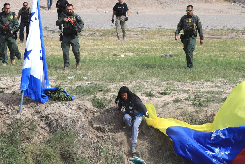 Patrulla Fronteriza dispersa protesta de migrantes venezolanos en frontera de Ciudad Juárez