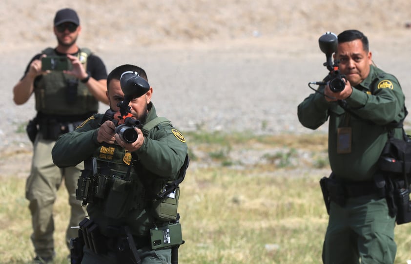 Patrulla Fronteriza dispersa protesta de migrantes venezolanos en frontera de Ciudad Juárez