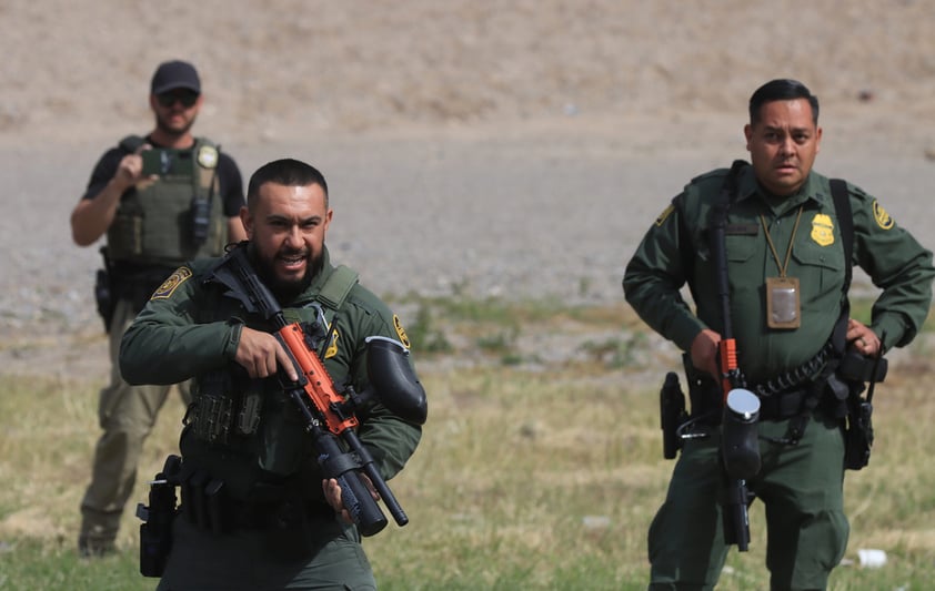 Patrulla Fronteriza dispersa protesta de migrantes venezolanos en frontera de Ciudad Juárez