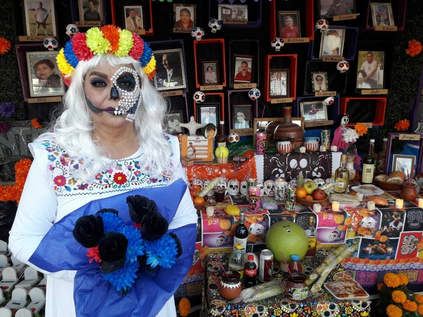 Escuelas de La Laguna viven el Día de Muertos con sus tradicionales altares