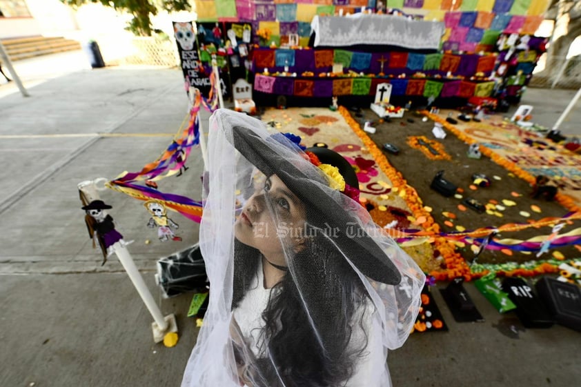 Escuelas de La Laguna viven el Día de Muertos con sus tradicionales altares