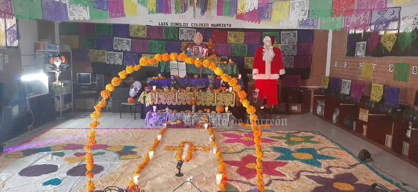 Escuelas de La Laguna viven el Día de Muertos con sus tradicionales altares