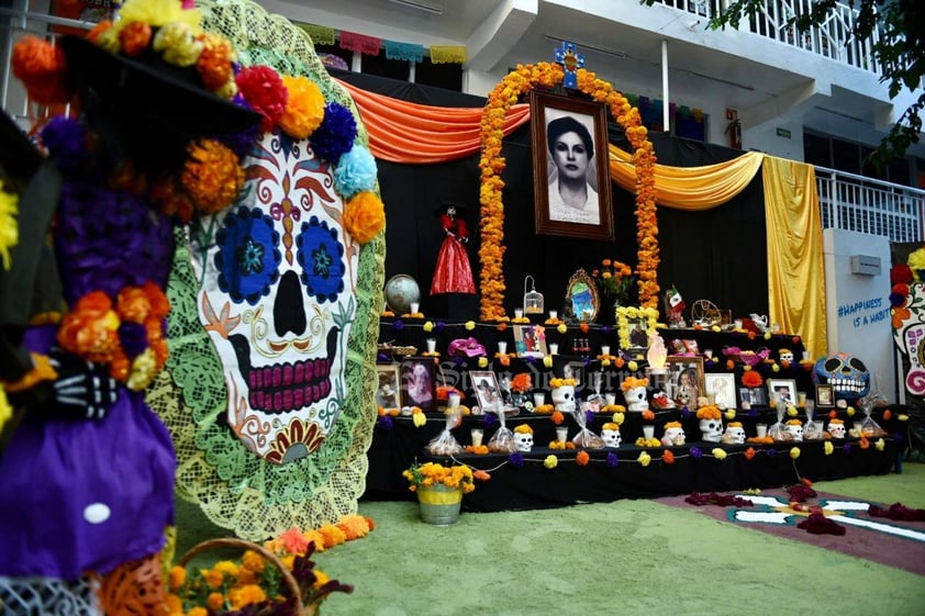 Escuelas de La Laguna viven el Día de Muertos con sus tradicionales altares