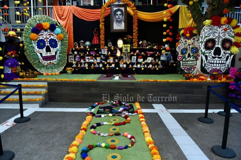 Escuelas de La Laguna viven el Día de Muertos con sus tradicionales altares