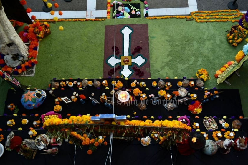 Escuelas de La Laguna viven el Día de Muertos con sus tradicionales altares