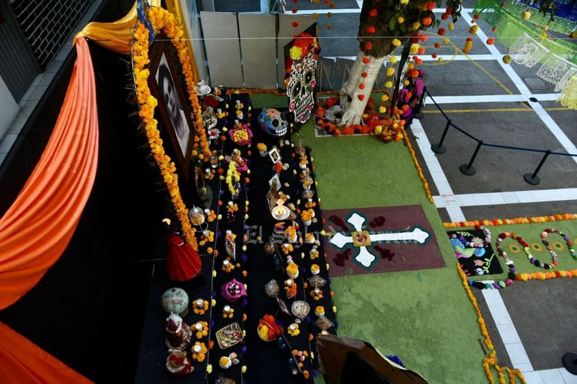 Escuelas de La Laguna viven el Día de Muertos con sus tradicionales altares