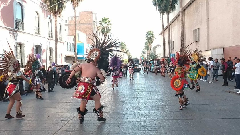 Ferrocarrileros peregrinan en Torreón celebrando su día