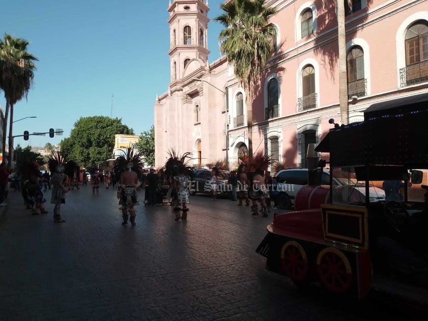 Ferrocarrileros peregrinan en Torreón celebrando su día