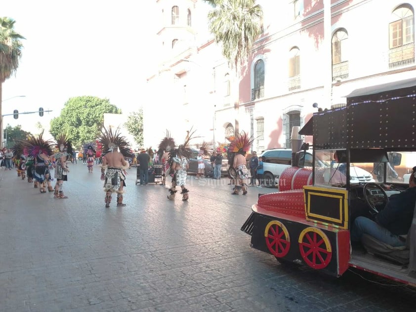 Ferrocarrileros peregrinan en Torreón celebrando su día