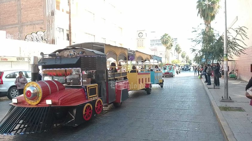 Ferrocarrileros peregrinan en Torreón celebrando su día