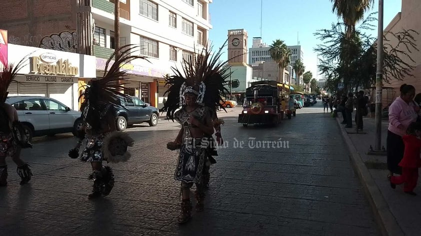 Ferrocarrileros peregrinan en Torreón celebrando su día