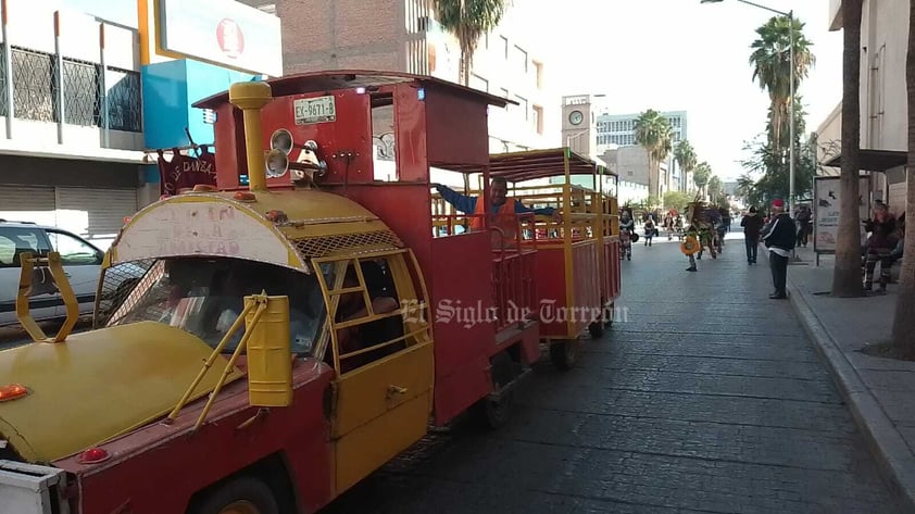 Ferrocarrileros peregrinan en Torreón celebrando su día