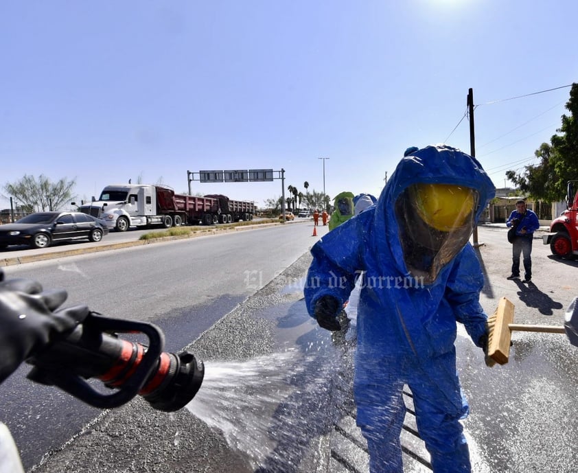 En simulacro, atienden choque de auto y pipa cargada con dióxido de azufre en Torreón