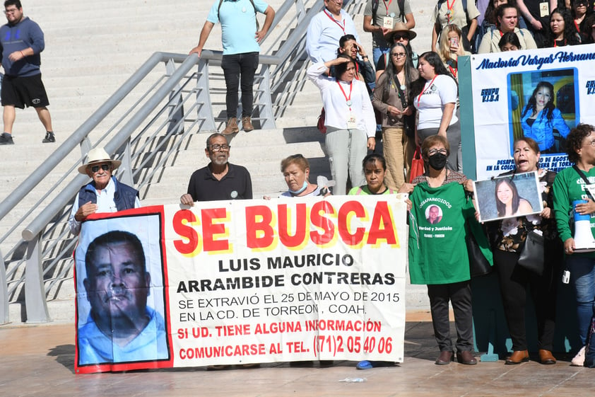 Colectivos y asistentes a la Muestra Nacional de Teatro unen voces por los desaparecidos