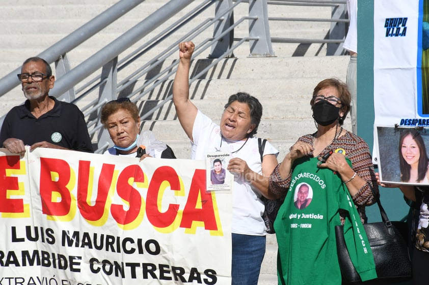 Colectivos y asistentes a la Muestra Nacional de Teatro unen voces por los desaparecidos