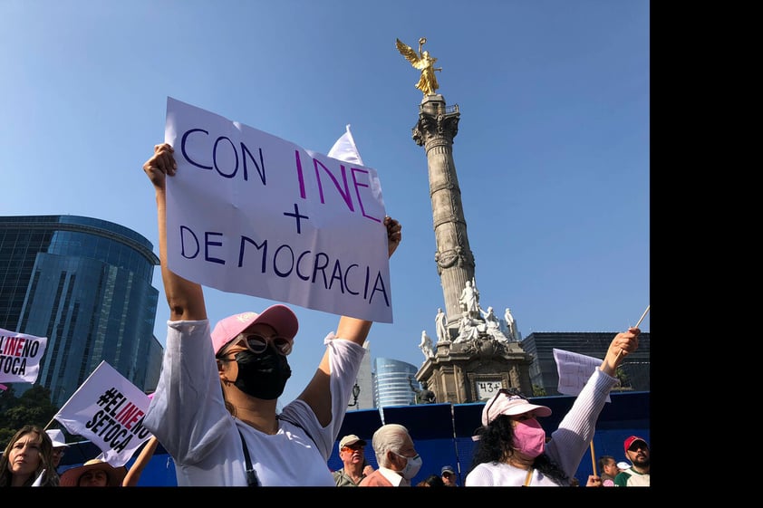 En CDMX, realizan 'Marcha por la Democracia' en defensa del INE